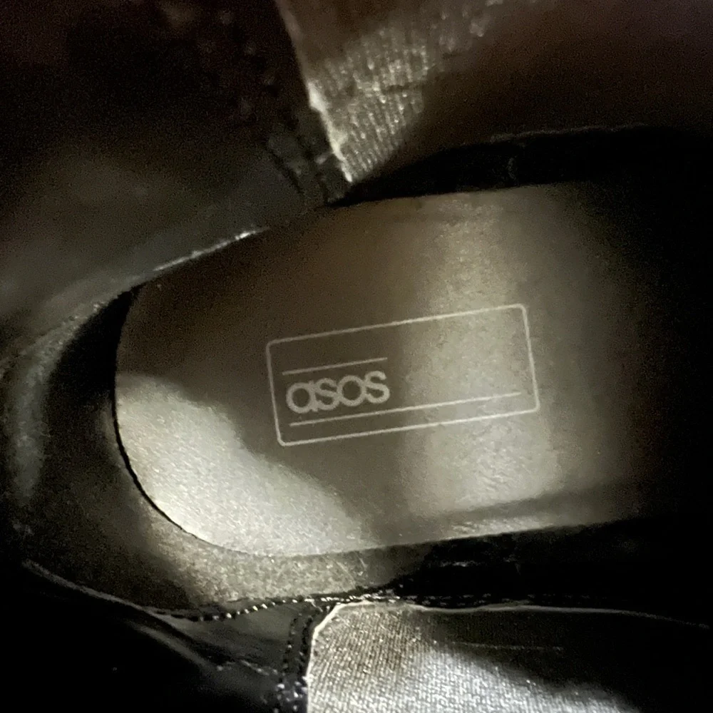 ASOS DESIGN Men’s Chelsea Boots in Black Suede- Size 8.5